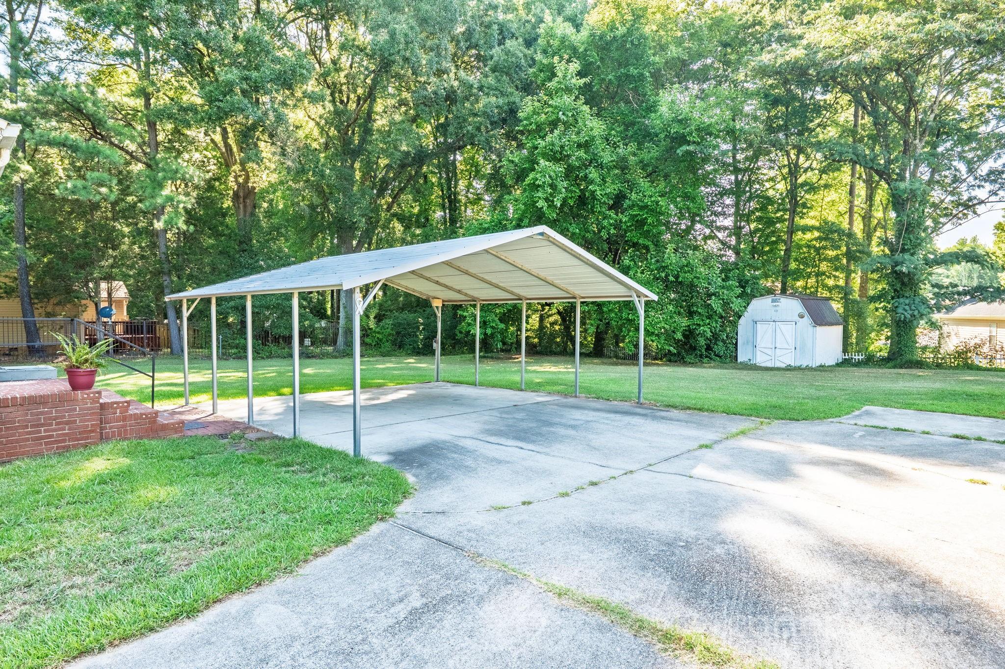 5300 Nevin Road Charlotte, NC 28269 - Photo 3 of 35 Gallery Image 3