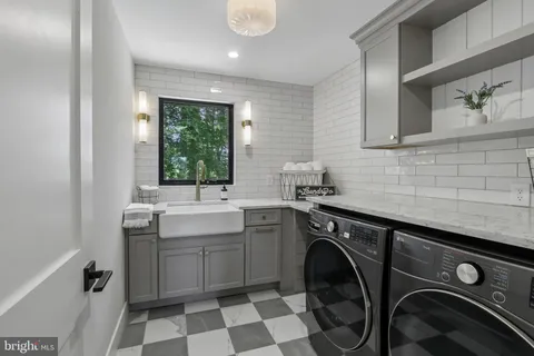 $2,295,000 | 2577 Wayland Road, Berwyn, PA 19312
