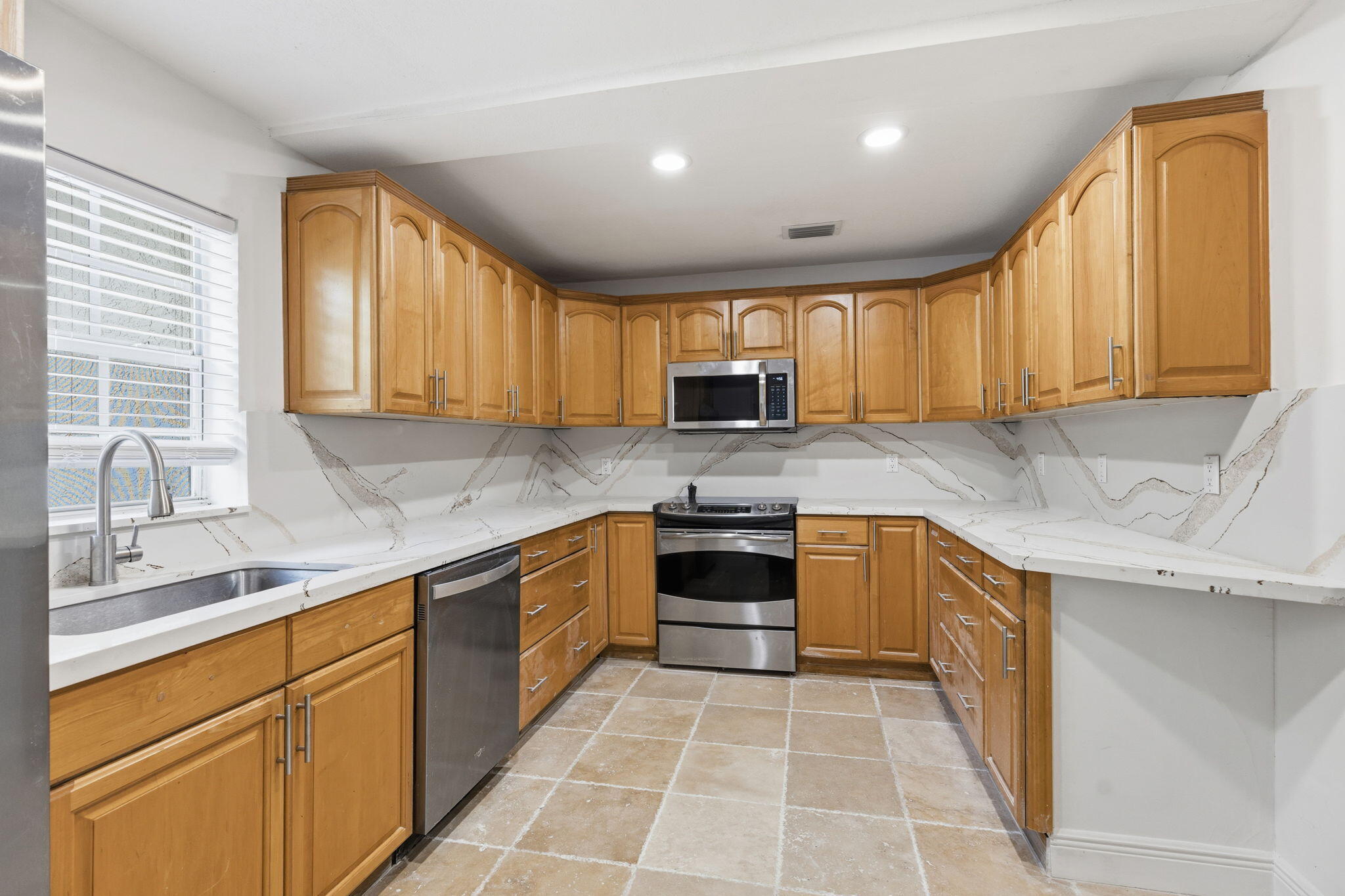 4793 Badger Road West Palm Beach, FL 33417 - Photo 4 of 45 14-web-or-mls-AR Media 14