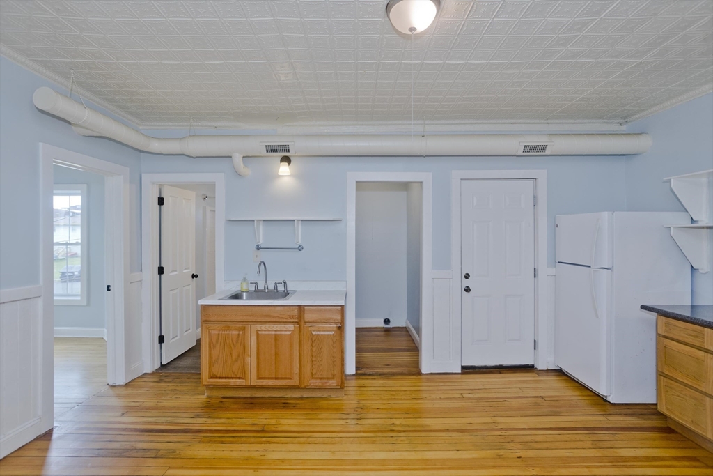56 Pine Street Holyoke, MA 01040 - Photo 8 of 27
