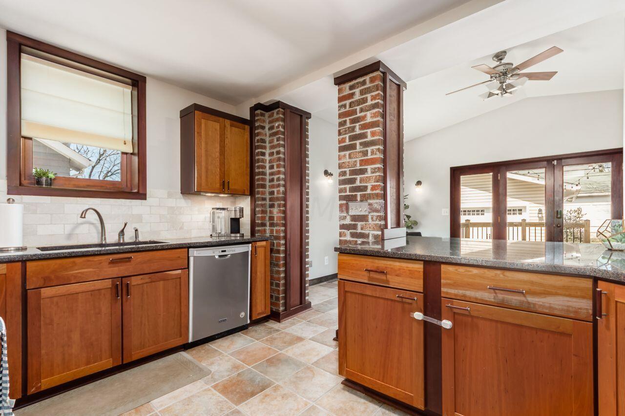 148 Fallis Road Columbus, OH 43214 - Photo 13 of 44 Kitchen