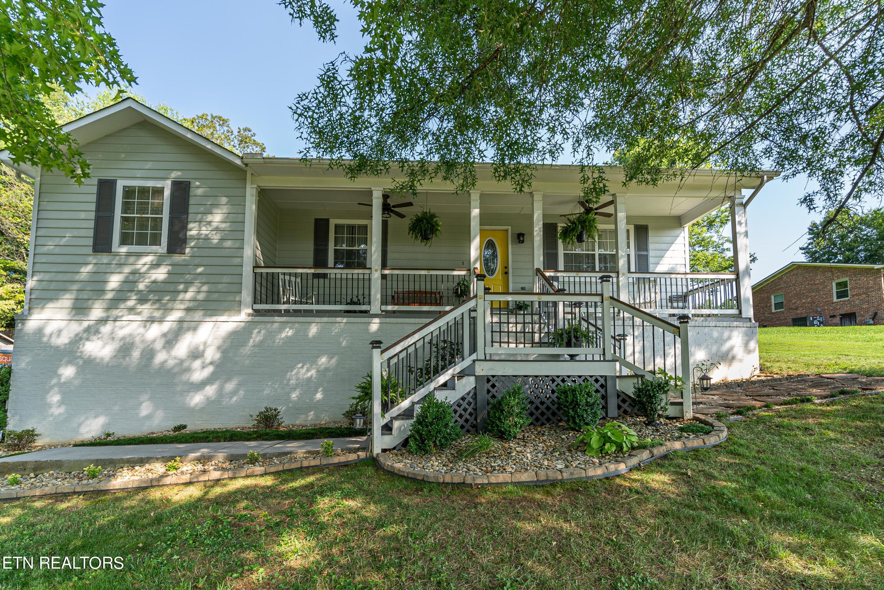 217 Gladwood Road Clinton, TN 37716 - Photo 2 of 31 DSC01352