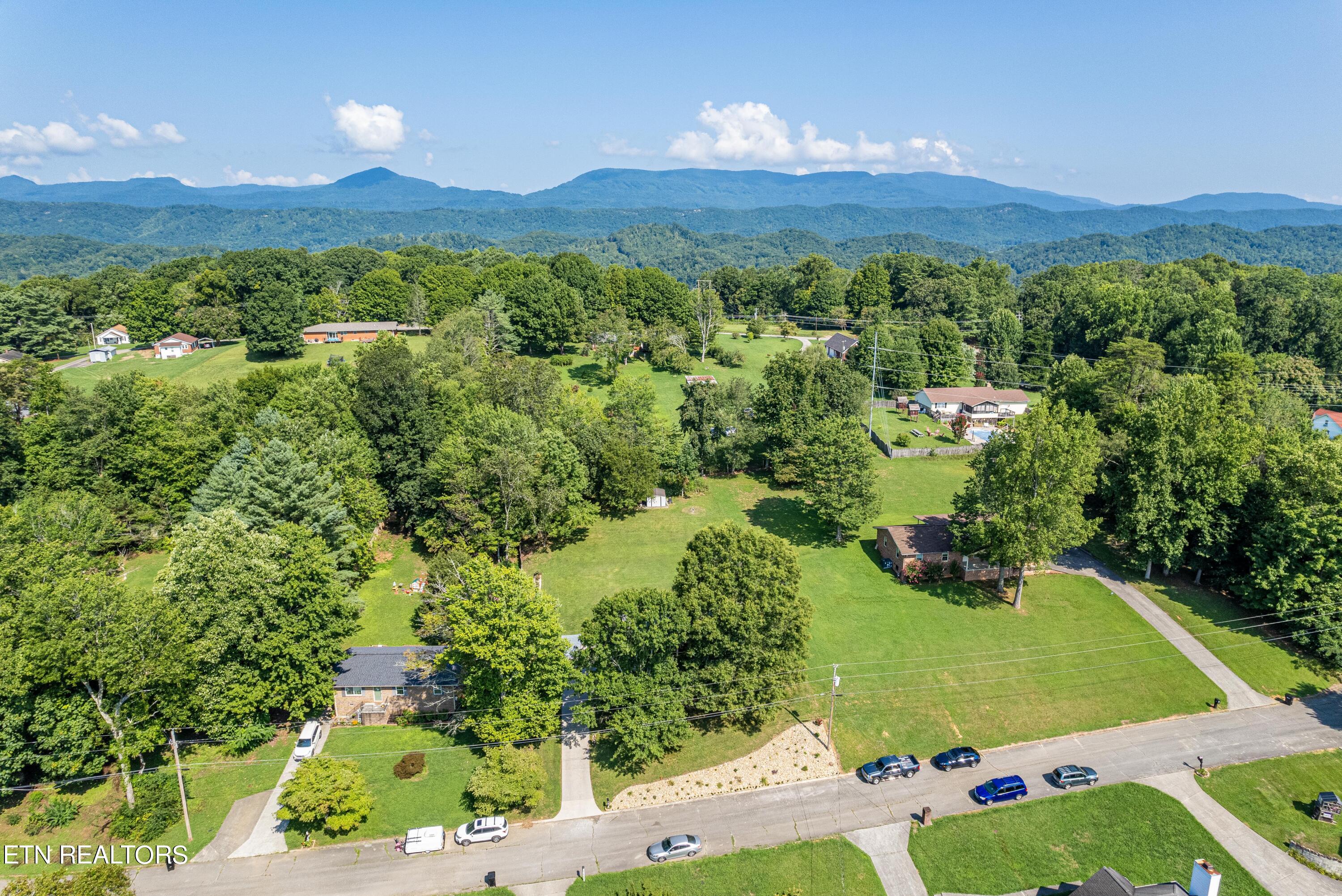 217 Gladwood Road Clinton, TN 37716 - Photo 27 of 31 DJI_0509