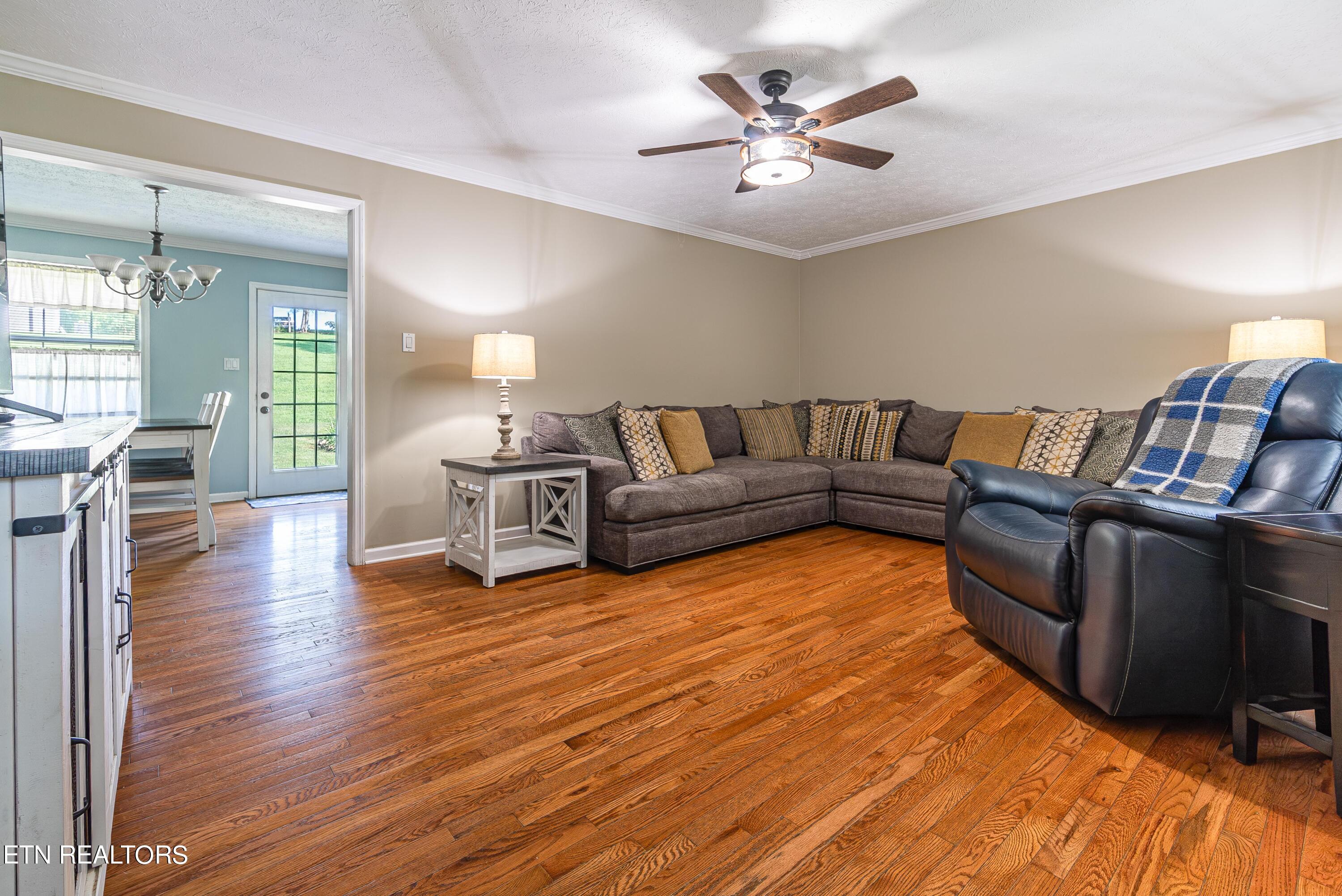 217 Gladwood Road Clinton, TN 37716 - Photo 8 of 31 DSC01368-Enhanced-NR-Edit