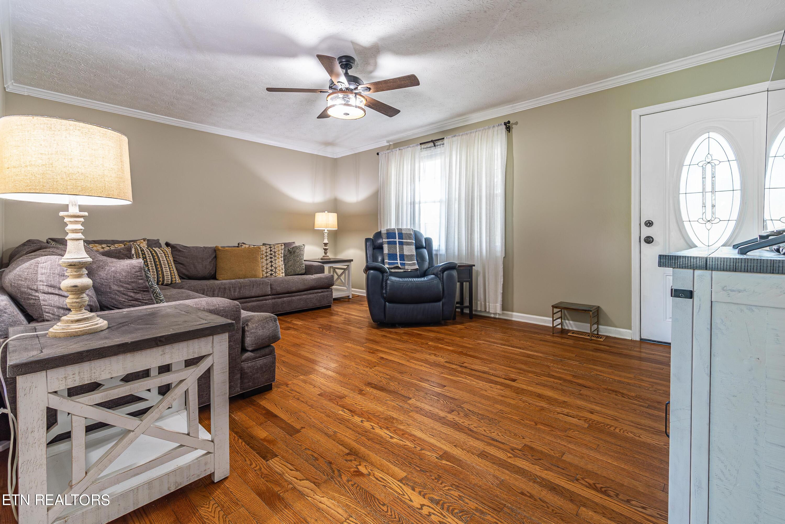 217 Gladwood Road Clinton, TN 37716 - Photo 9 of 31 DSC01377-Enhanced-NR
