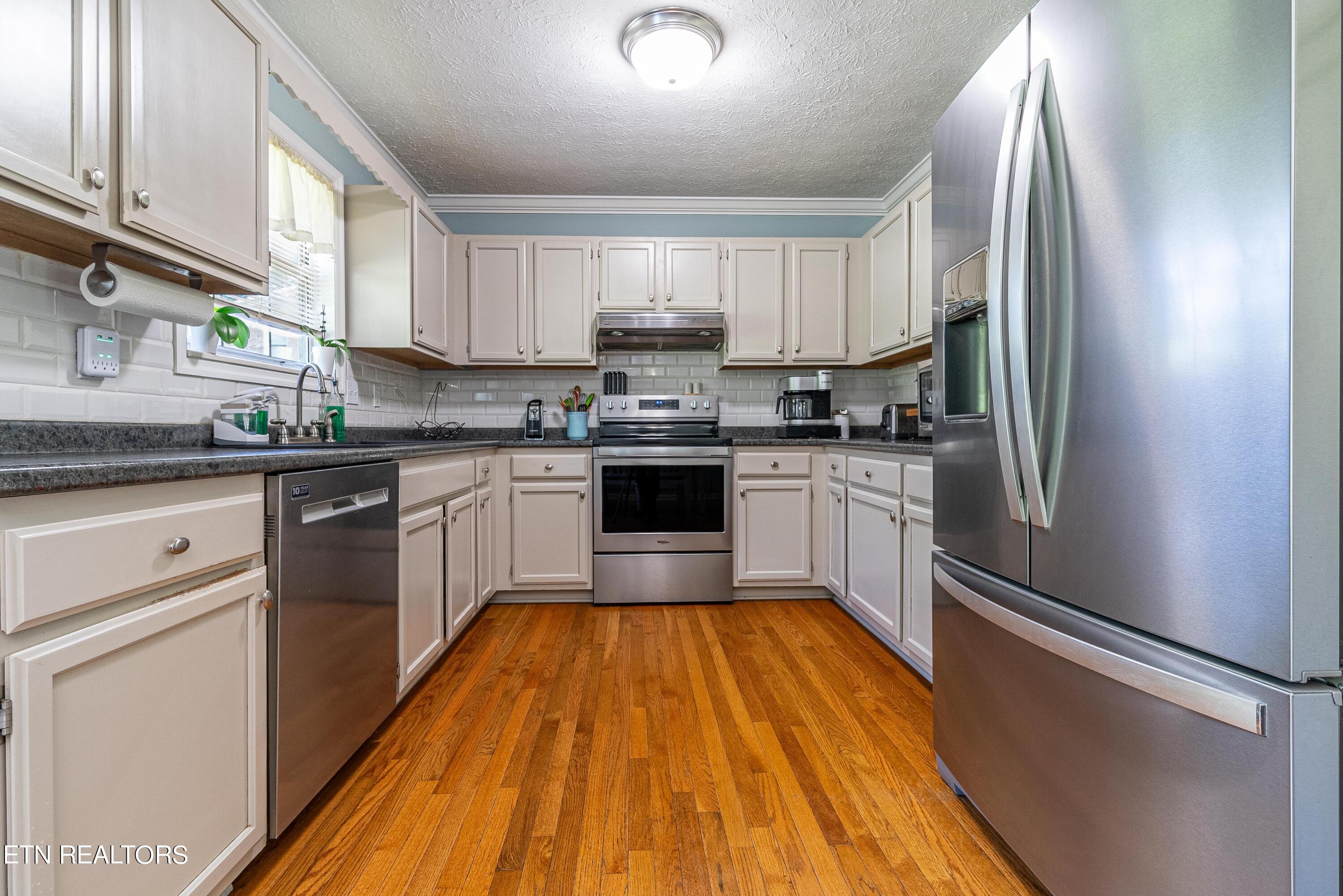217 Gladwood Road Clinton, TN 37716 - Photo 10 of 31 DSC01386