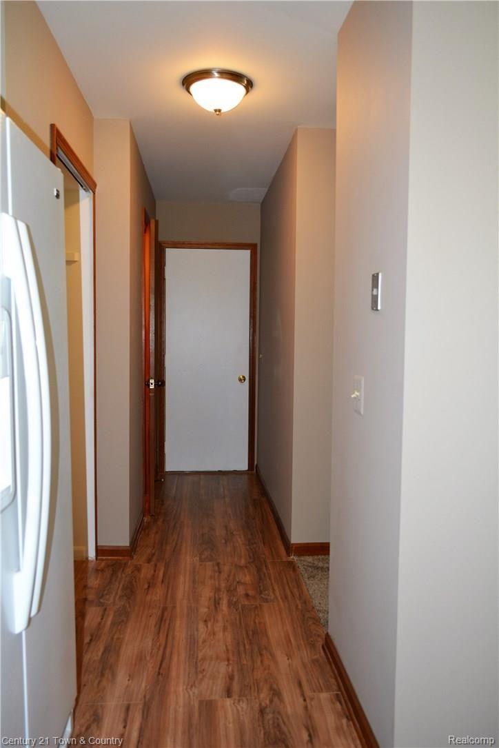 1521 Colony Drive Rochester, MI 48307 - Photo 14 of 37 Easy access to garage