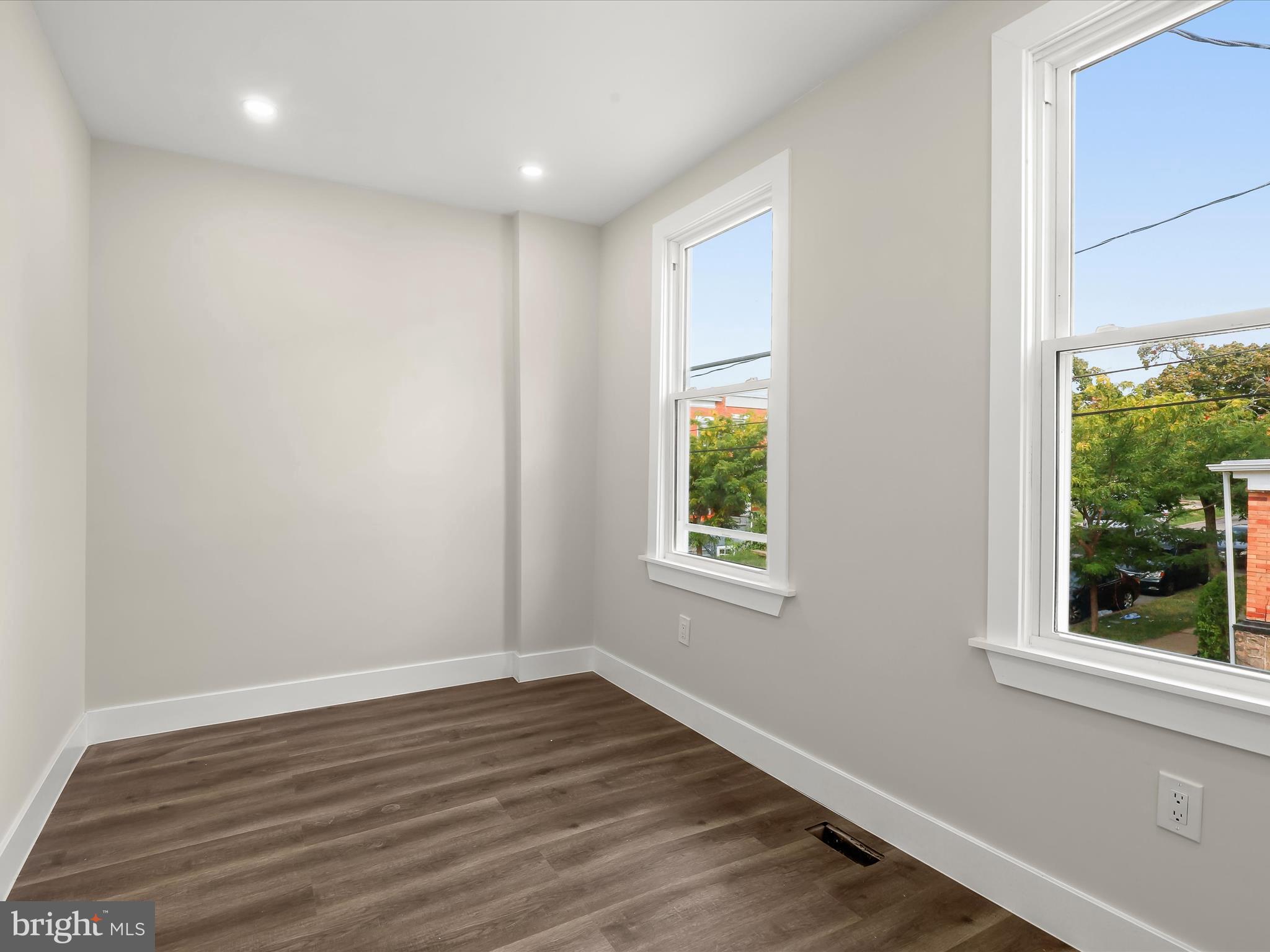 2800 East Chase Street Baltimore, MD 21213 - Photo 20 of 37 an empty room with wooden floor and windows