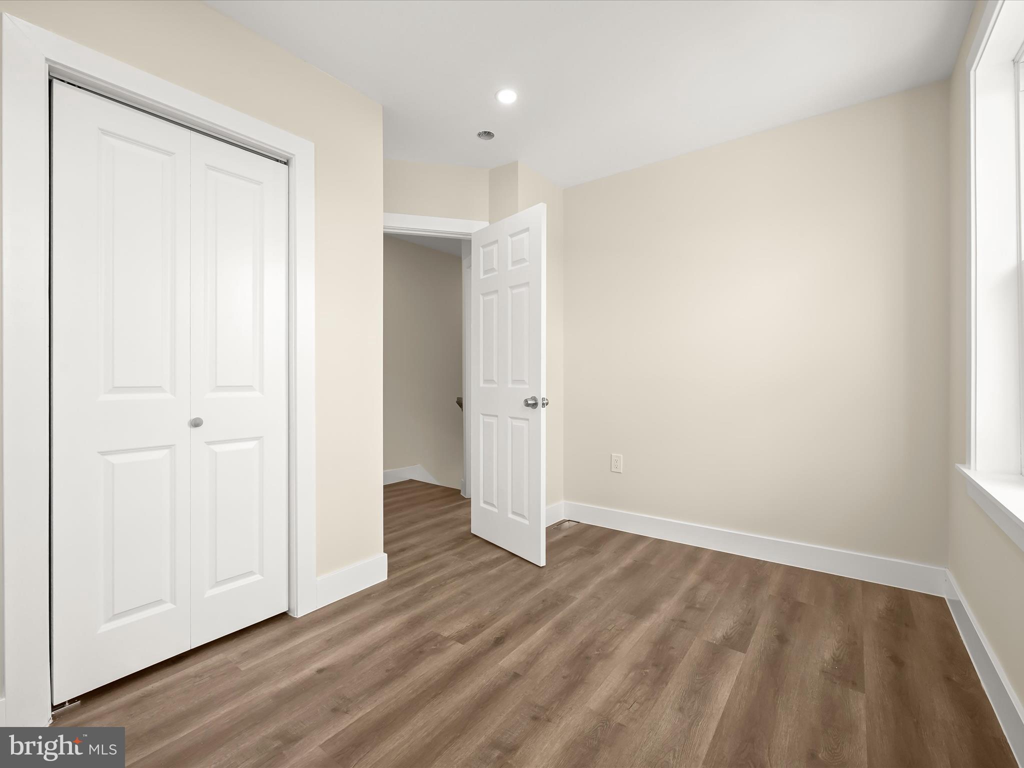 2800 East Chase Street Baltimore, MD 21213 - Photo 22 of 37 an empty room with wooden floor