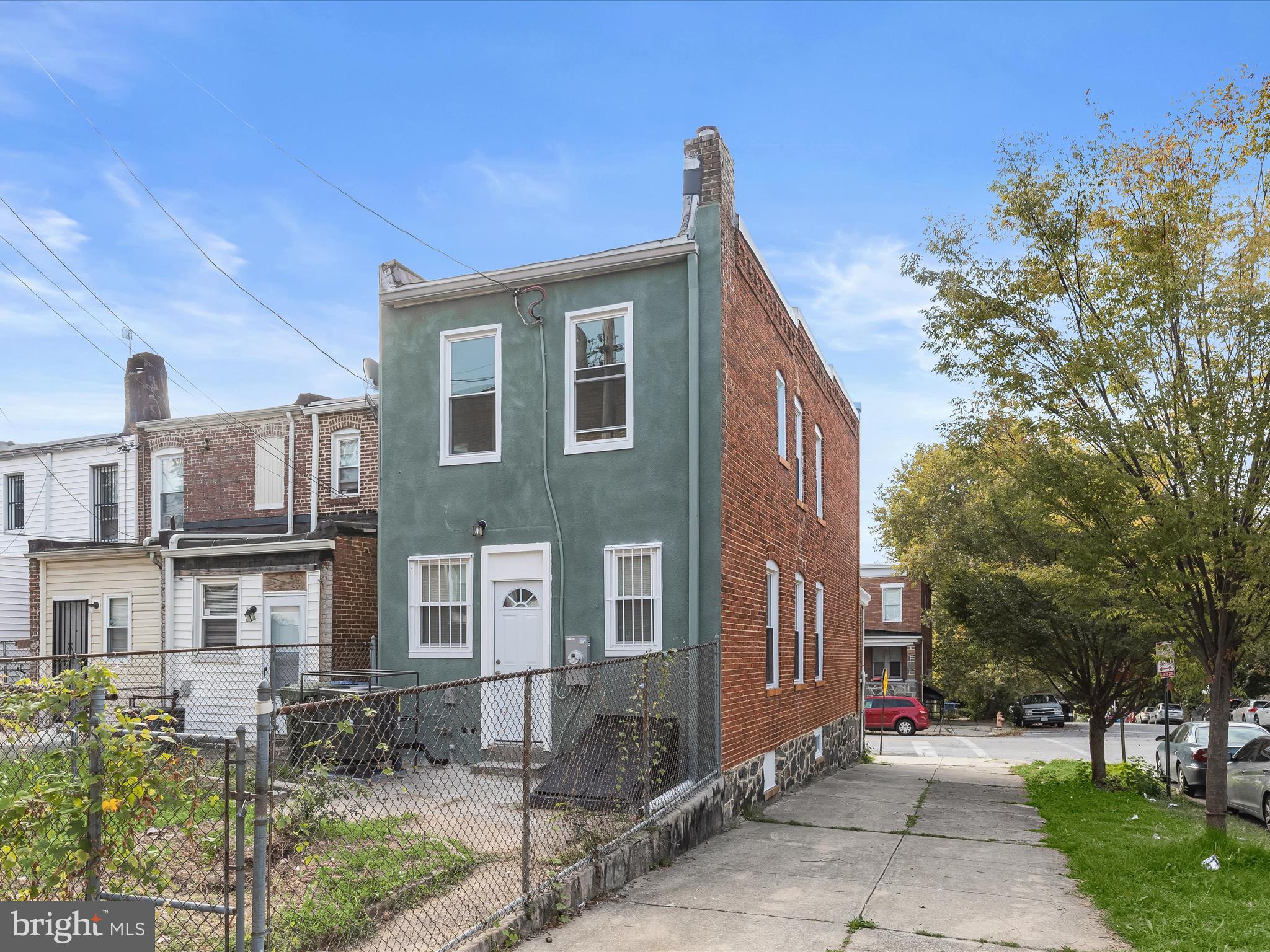 2800 East Chase Street Baltimore, MD 21213 - Photo 31 of 37 a front view of a house with a garden