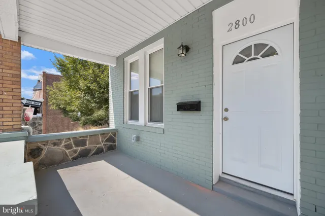 a view of a walk in closet