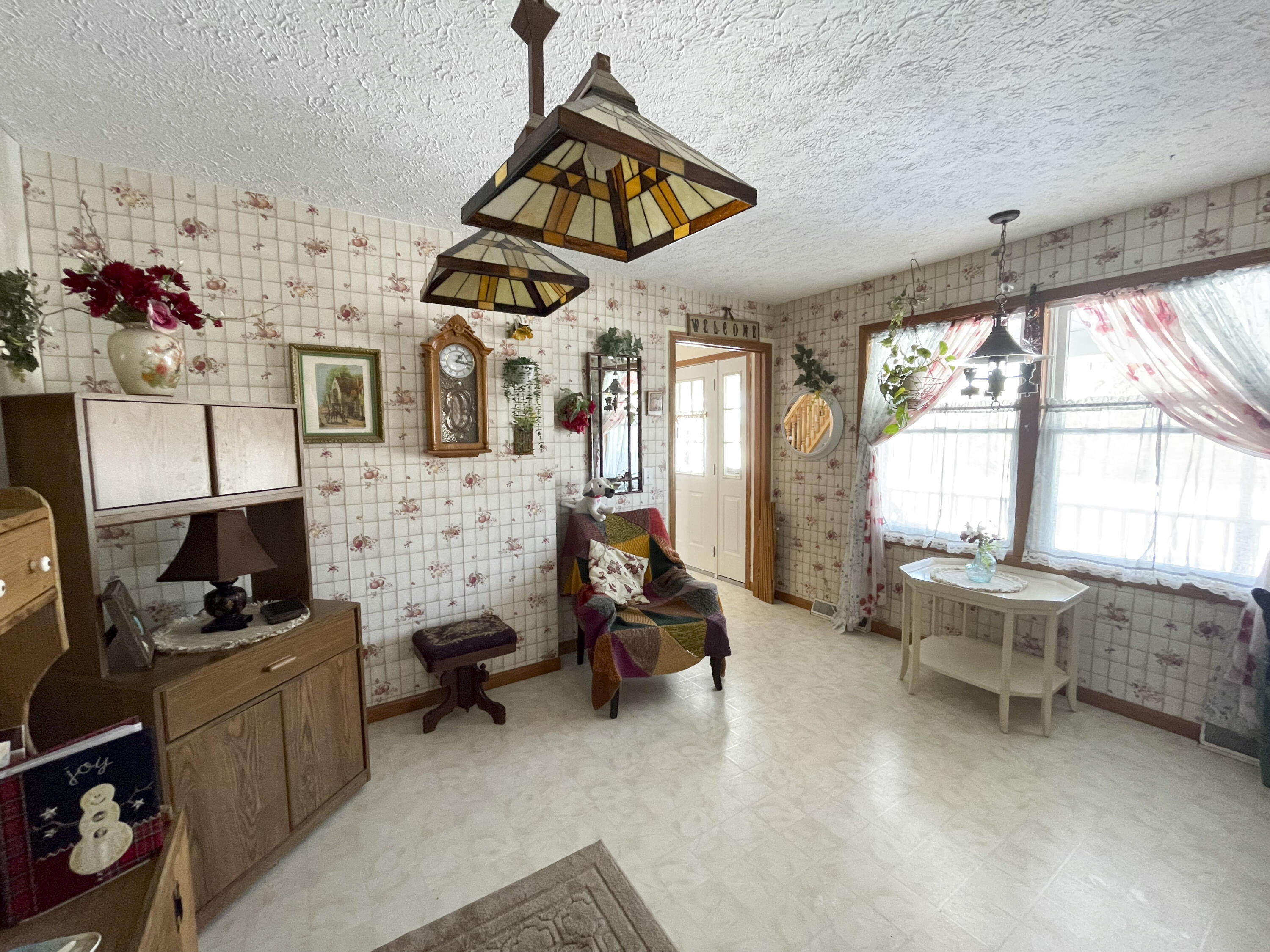 13631 Bemis Road Manchester, MI 48158 - Photo 6 of 33 Living Room