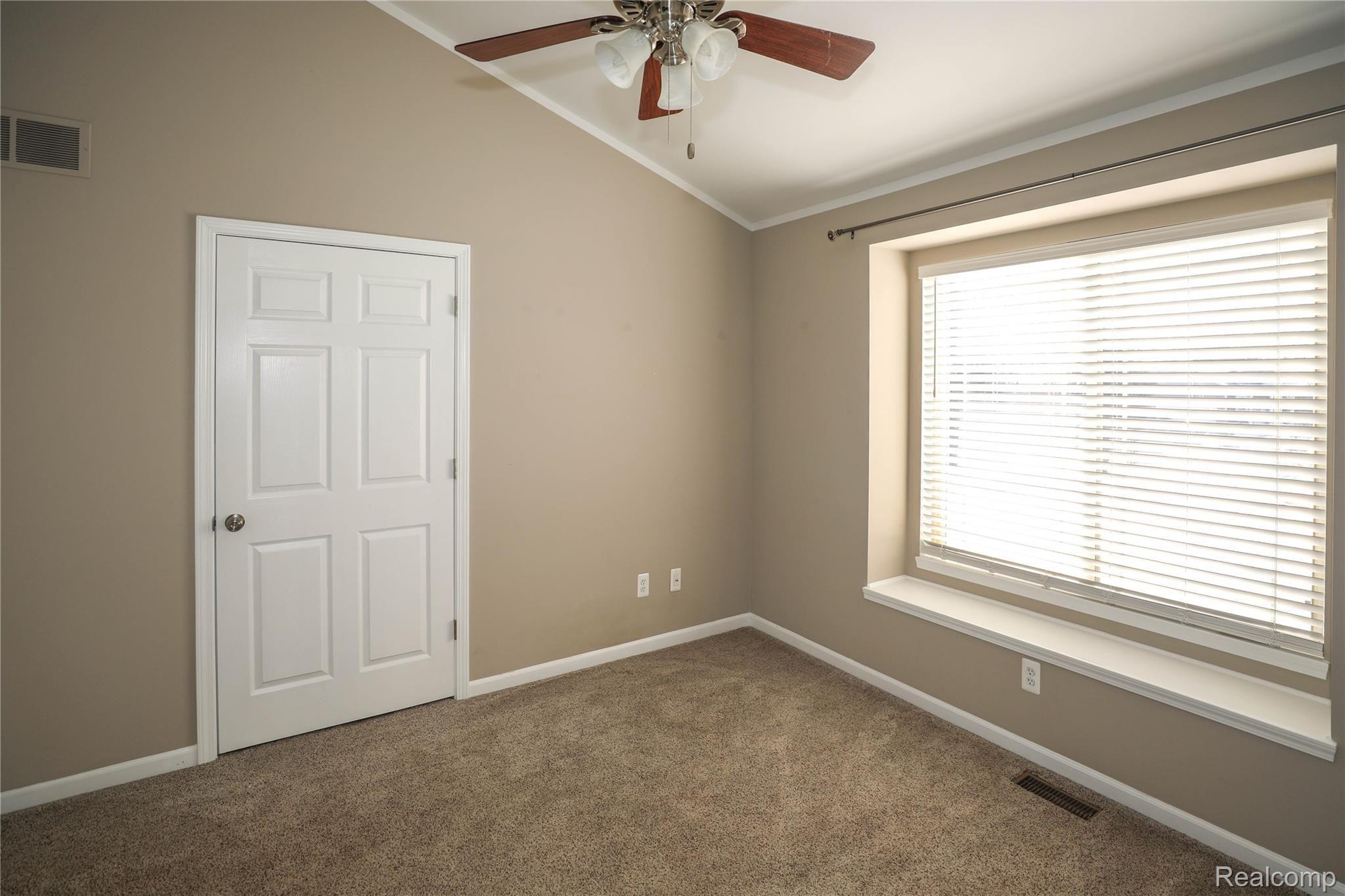 444 Circle Point Clarkston, MI 48348 - Photo 30 of 39 30.jpg