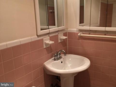 2710 Macomb Street Northwest, Unit 204 Washington, DC 20008 - Photo 13 of 15 Bath