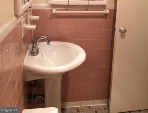 2710 Macomb Street Northwest, Unit 204 Washington, DC 20008 - Photo 14 of 15 Bath