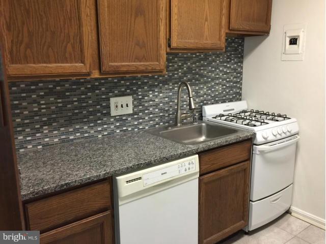 2710 Macomb Street Northwest, Unit 204 Washington, DC 20008 - Photo 5 of 15 Kitchen