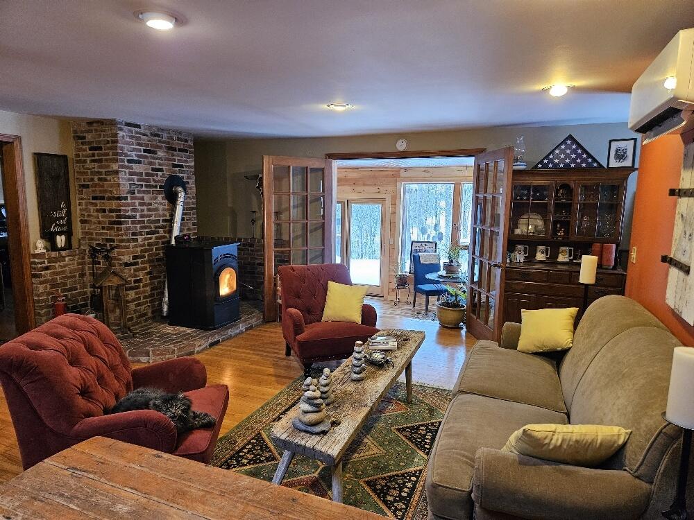 558 Castle Island Road Mount Vernon, ME 04352 - Photo 23 of 97 Living Room