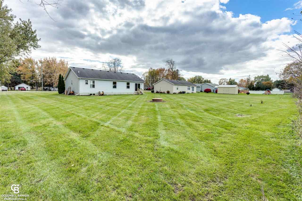 3944 Ravenswood Road Port Huron, MI 48060 - Photo 4 of 21 50059667-3.JPG