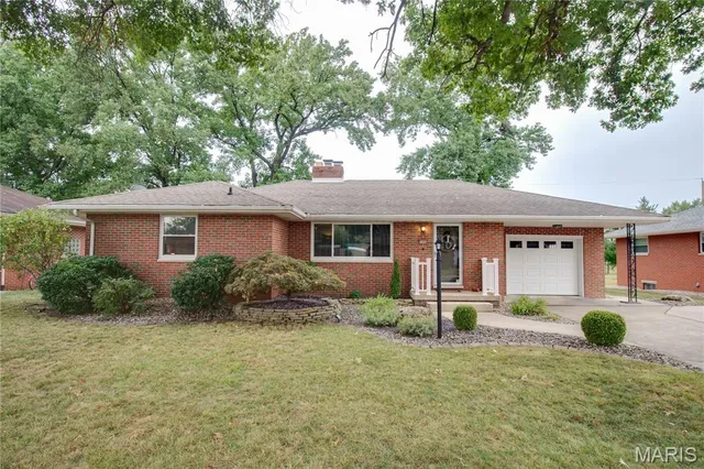 $235,000 | 5504 Ladue Drive, Godfrey, IL 62035