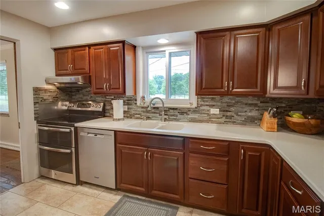 $235,000 | 5504 Ladue Drive, Godfrey, IL 62035