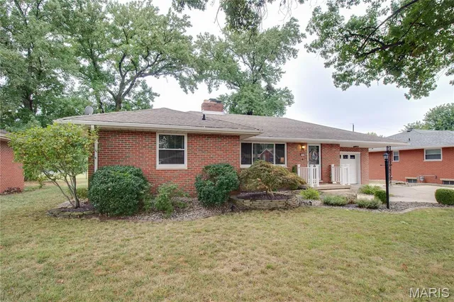 $235,000 | 5504 Ladue Drive, Godfrey, IL 62035