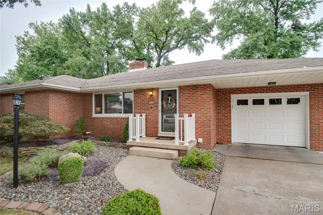 $235,000 | 5504 Ladue Drive, Godfrey, IL 62035