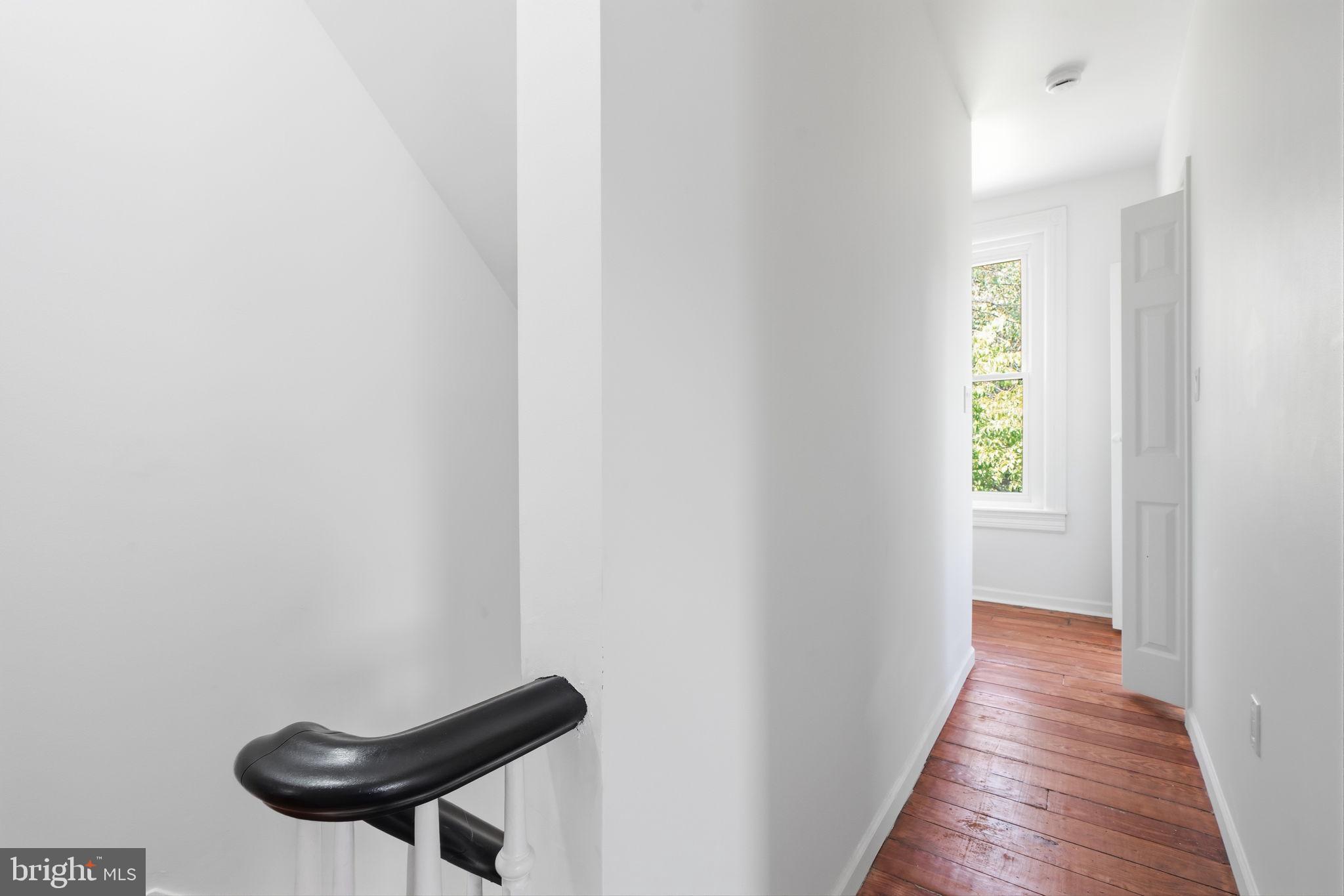 124 Cedar Road Riegelsville, PA 18077 - Photo 24 of 50 Bright and airy hallway retreat.