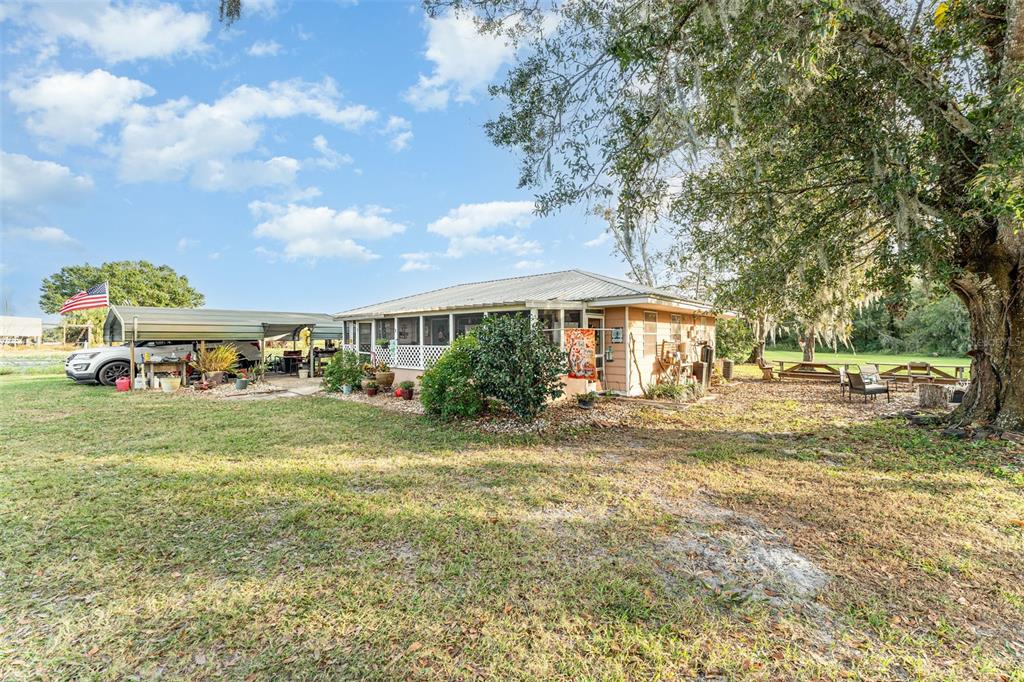 910 Bumby Lane Wauchula, FL 33873 - Photo 2 of 37 a front view of a house with a yard