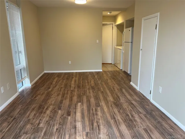 $3,950 | 60 Marwood Road North, Unit B / RIGHT, Port Washington, NY 11050