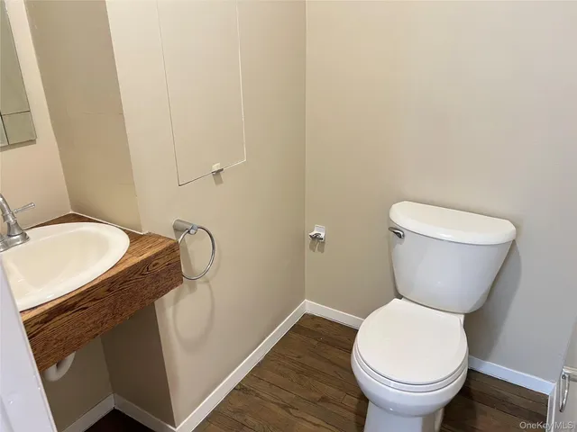 $3,950 | 60 Marwood Road North, Unit B / RIGHT, Port Washington, NY 11050