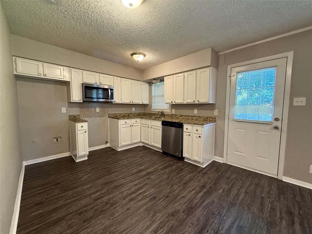 303 Ridgefield Circle Mesquite, TX 75149 - Photo 6 of 17