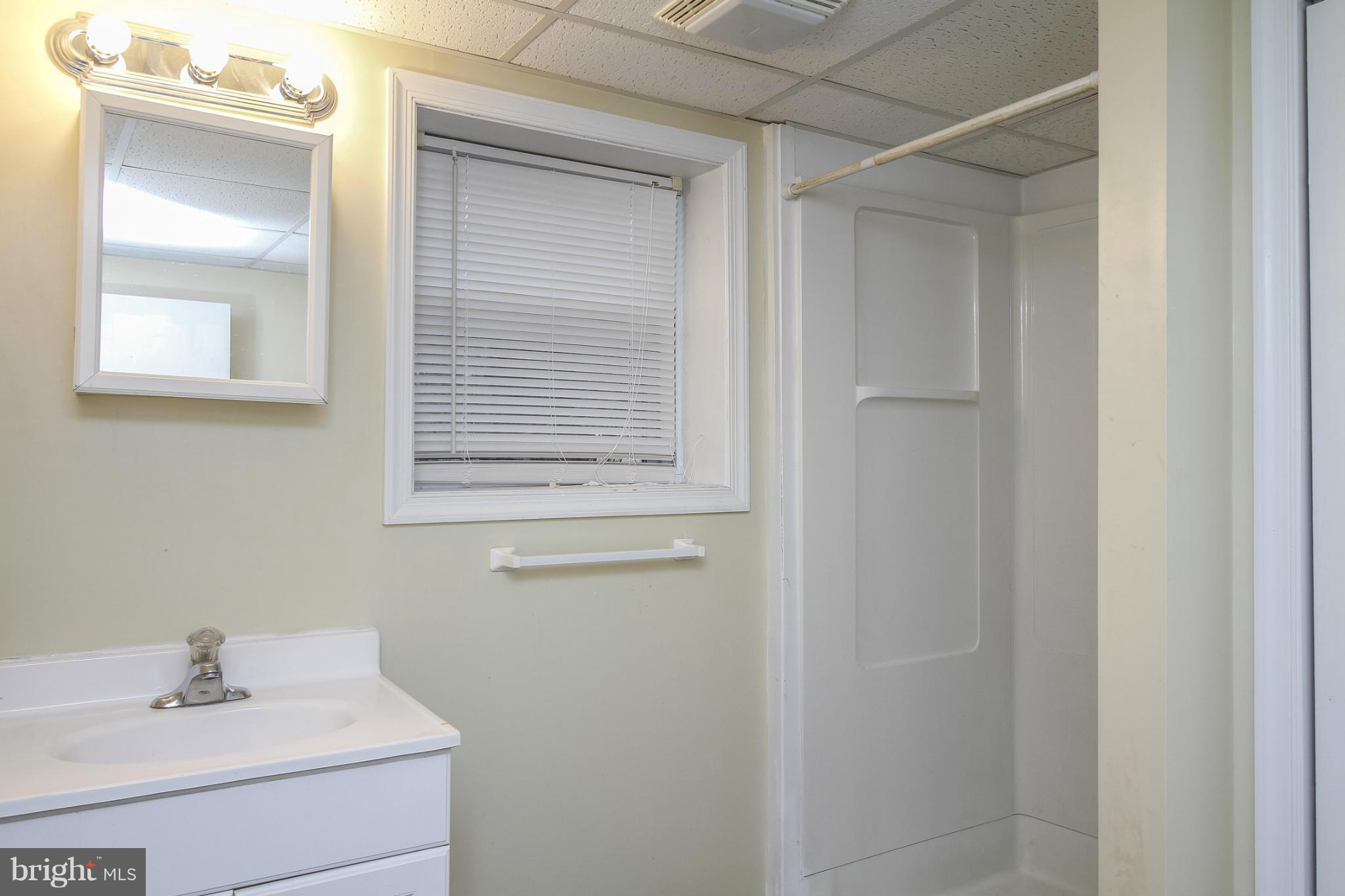 2134 Nicodemus Road Westminster, MD 21157 - Photo 4 of 29 Bath