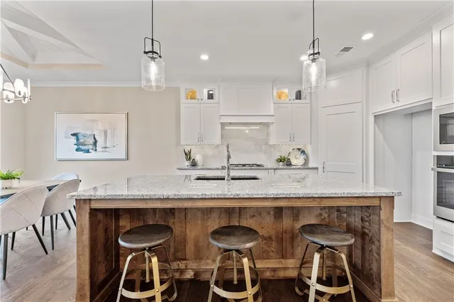 $689,900 | 4367 Northeast Hideaway Drive, Lee's Summit, MO 64064