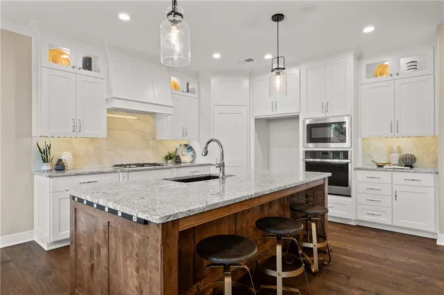 $689,900 | 4367 Northeast Hideaway Drive, Lee's Summit, MO 64064