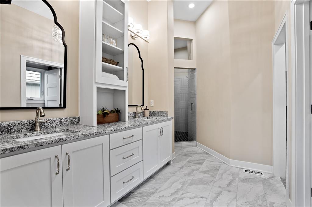 4367 Northeast Hideaway Drive Lee's Summit, MO 64064 - Photo 24 of 45