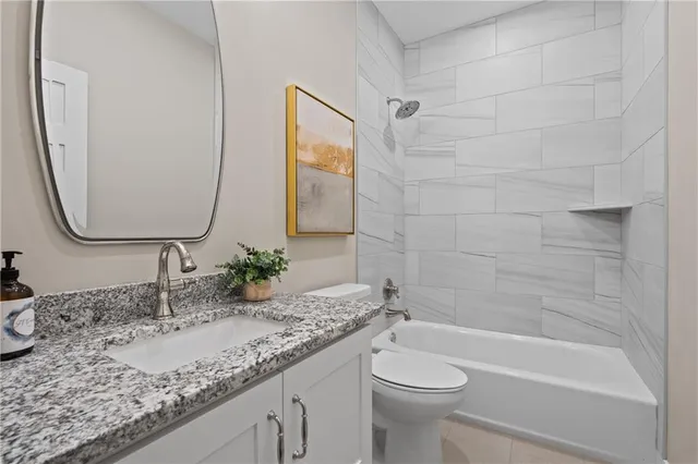 $689,900 | 4367 Northeast Hideaway Drive, Lee's Summit, MO 64064