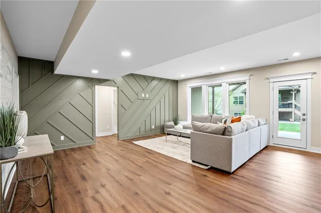 $689,900 | 4367 Northeast Hideaway Drive, Lee's Summit, MO 64064