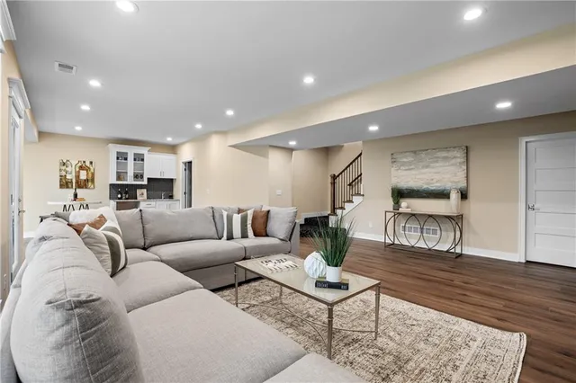 $689,900 | 4367 Northeast Hideaway Drive, Lee's Summit, MO 64064