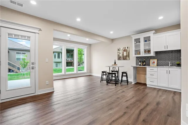 $689,900 | 4367 Northeast Hideaway Drive, Lee's Summit, MO 64064