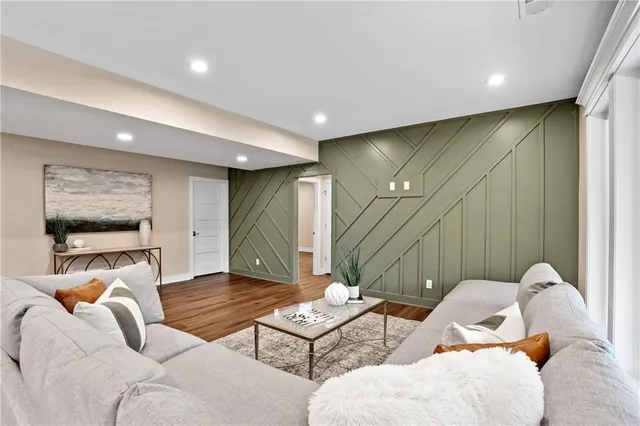 $689,900 | 4367 Northeast Hideaway Drive, Lee's Summit, MO 64064