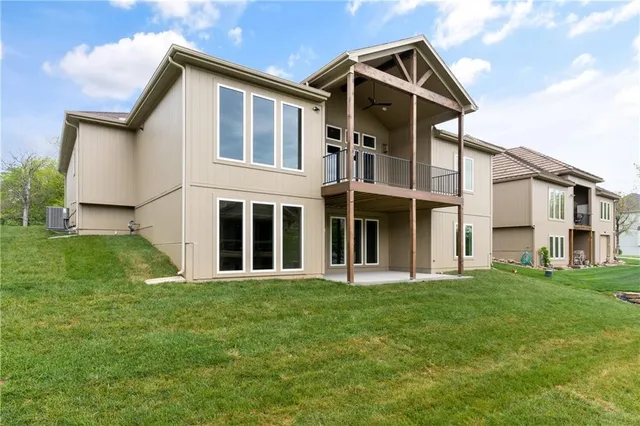 $689,900 | 4367 Northeast Hideaway Drive, Lee's Summit, MO 64064