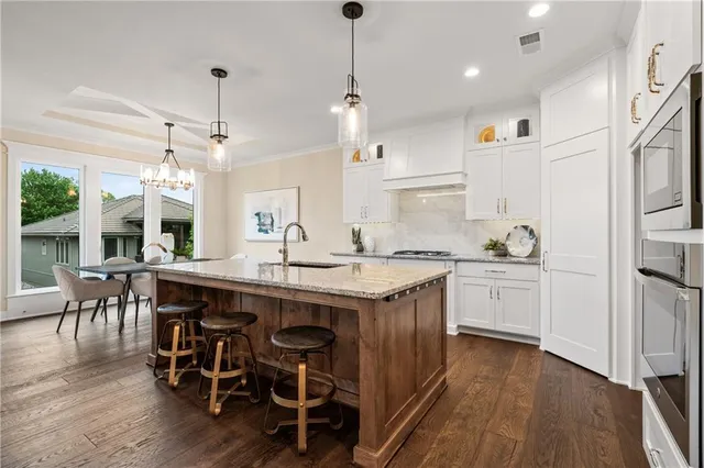 $689,900 | 4367 Northeast Hideaway Drive, Lee's Summit, MO 64064