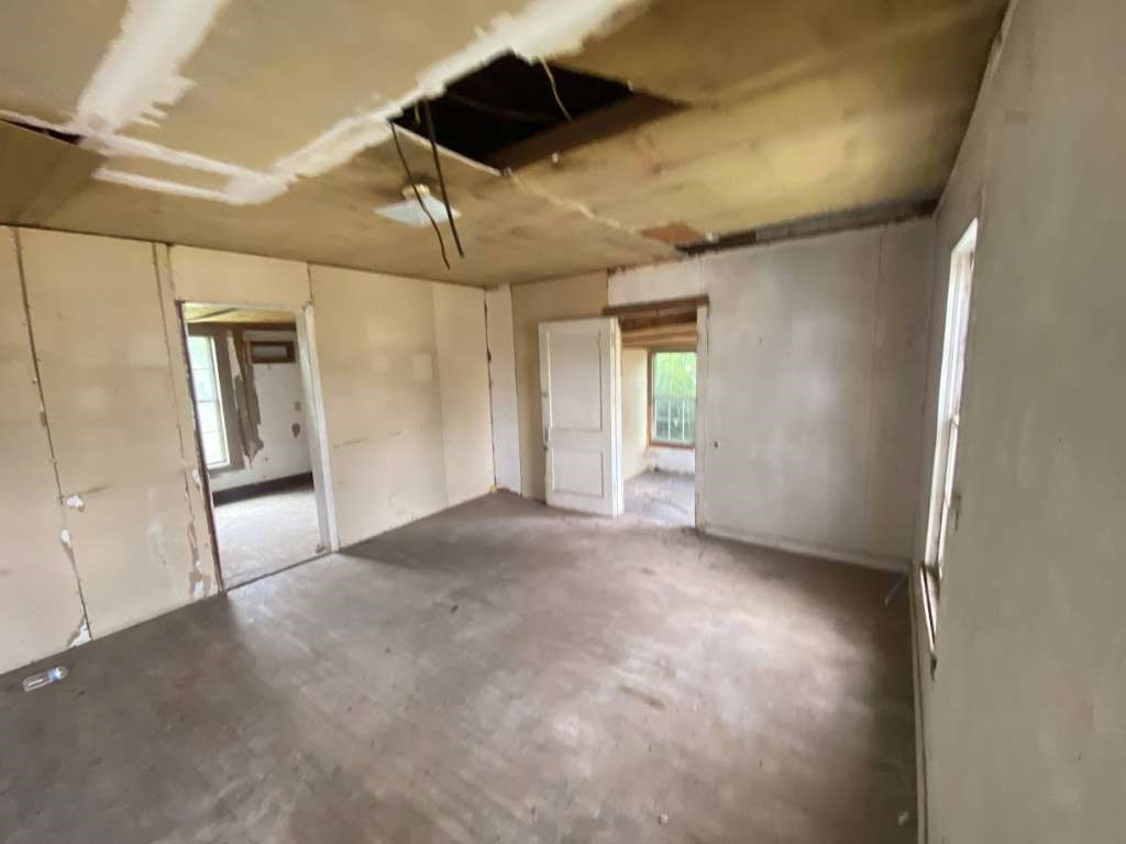 409 West 4th Street Coleman, TX 76834 - Photo 5 of 7 a view of a livingroom with a fireplace