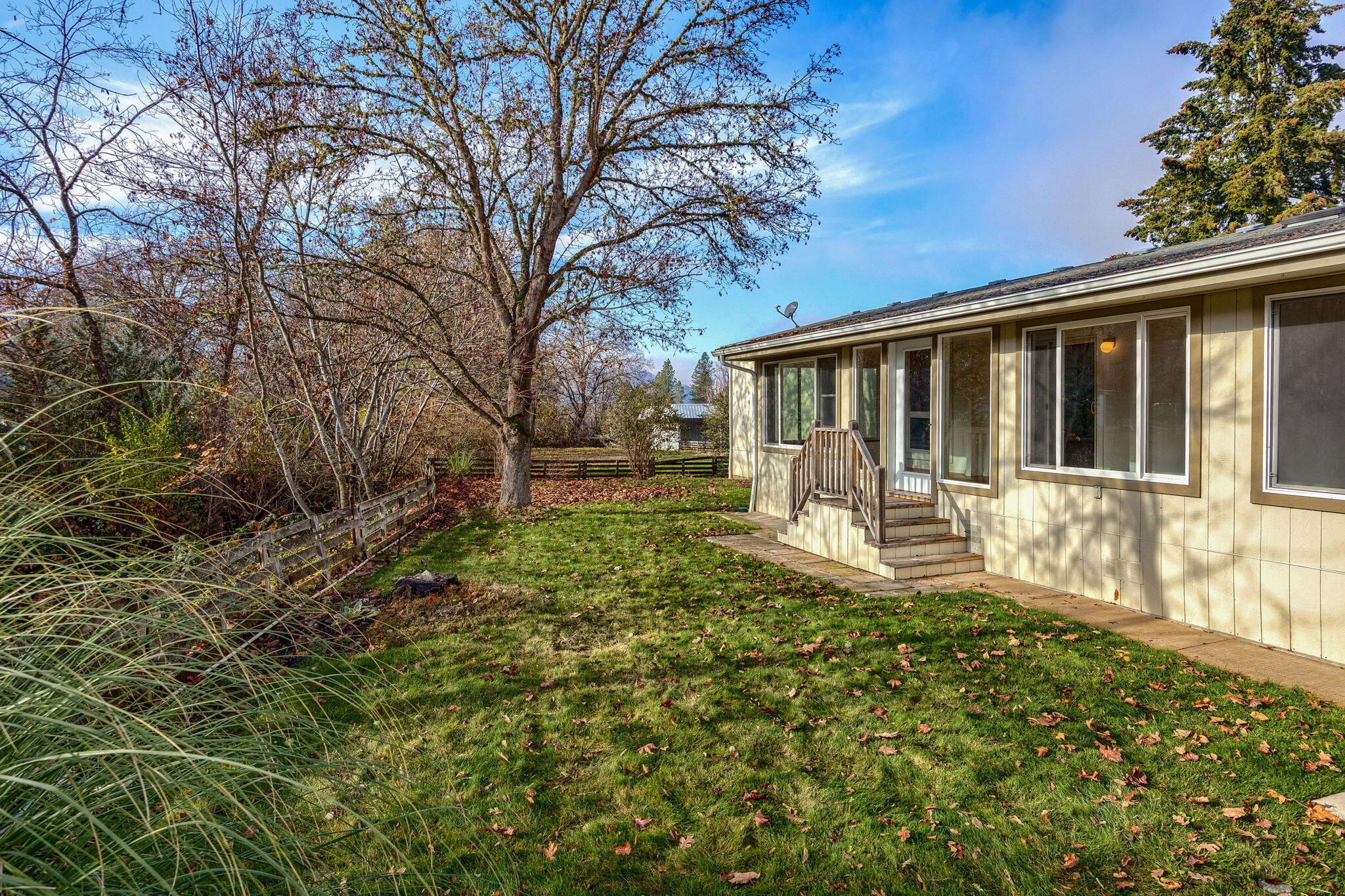 6901 Old Stage Road, Unit 25 Central Point, OR 97502 - Photo 8 of 45 Back yard
