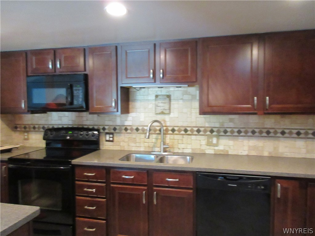 345 South Cayuga Road, Unit A Amherst, NY 14221 - Photo 3 of 24 Kitchen