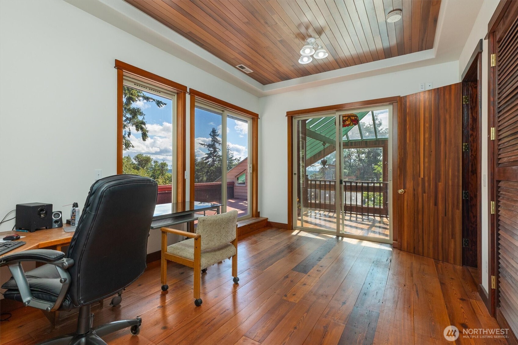 14405 Southwest Pohl Road Vashon, WA 98070 - Photo 31 of 40 Gallery Image 31