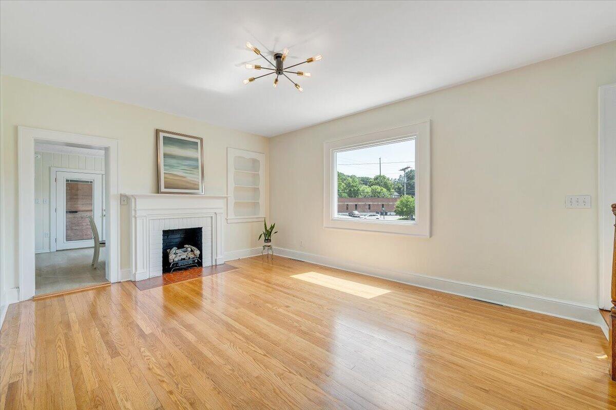 3116 Spring Road Southwest Roanoke, VA 24015 - Photo 6 of 39 05-MIB05547