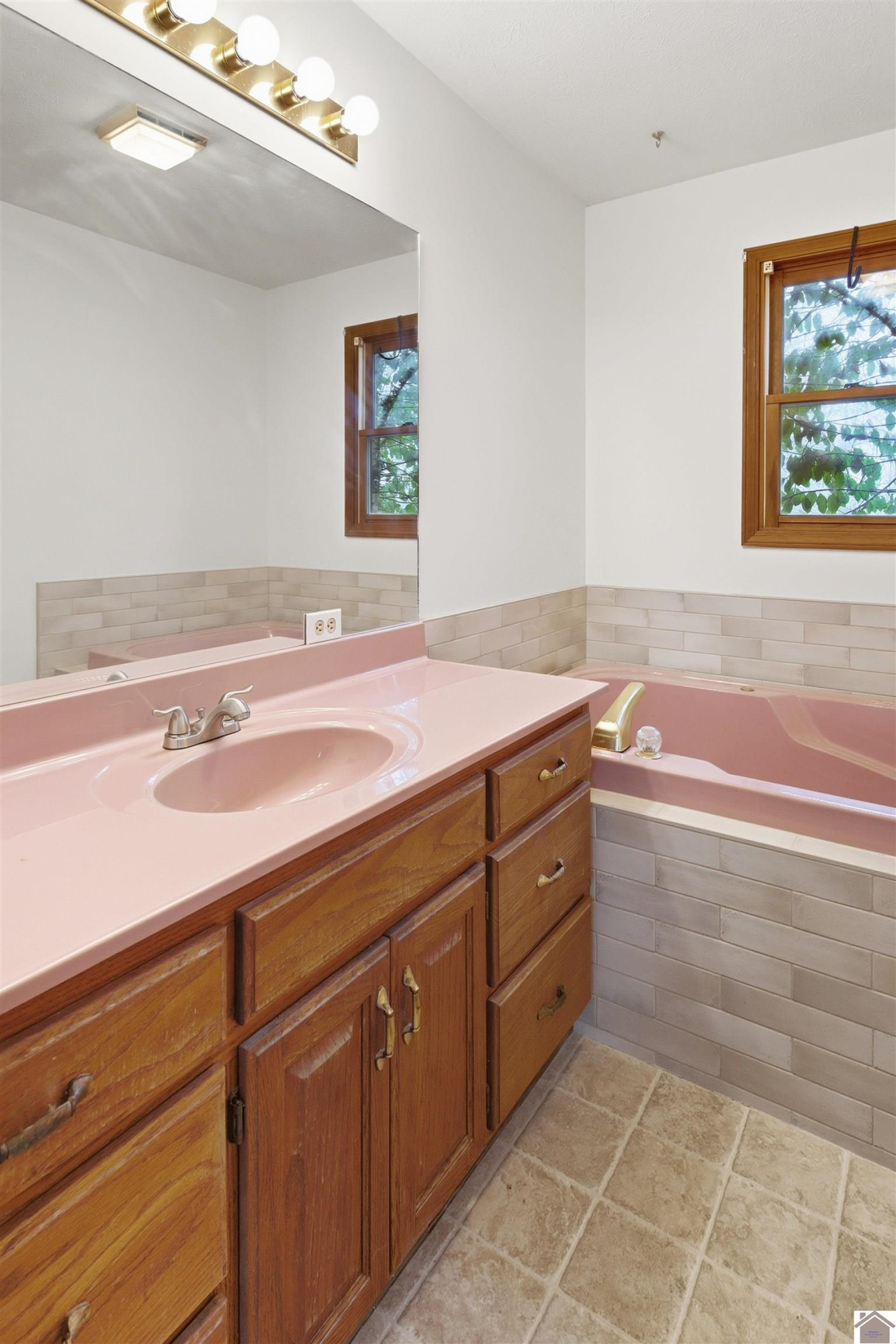 915 Jake Dukes Road Grand Rivers, KY 42045 - Photo 19 of 49 Primary Bathroom