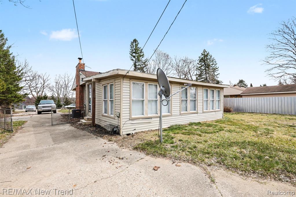 2174 Middlebelt Road West Bloomfield, MI 48324 - Photo 36 of 39