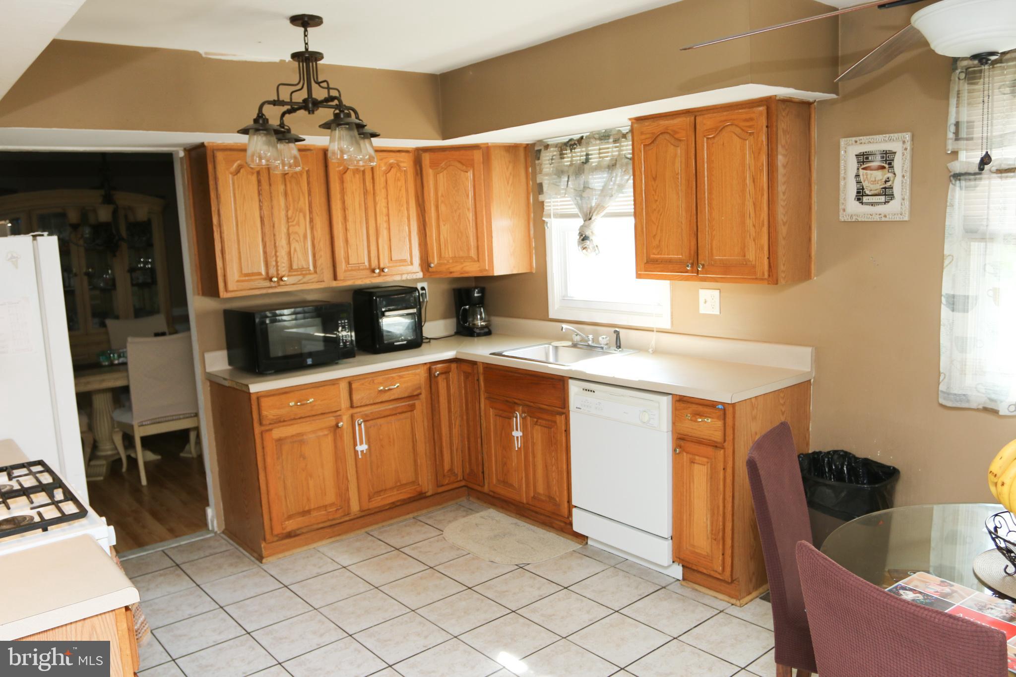 56 Plumstead Road Sewell, NJ 08080 - Photo 3 of 25